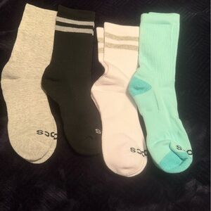 Crocs Woman’s Black, White, and Gray Stripe Crew Sock, 4/pack